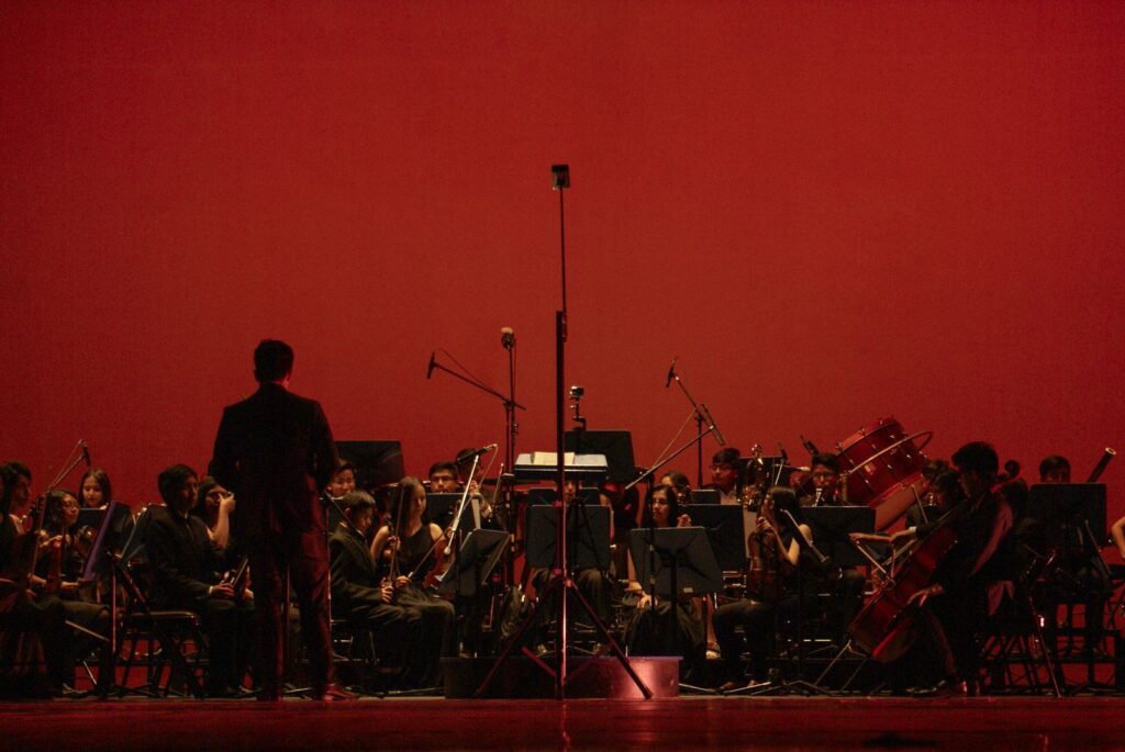 Orchestra durante un concerto sinfonico